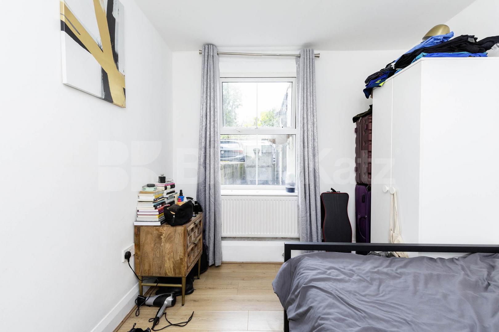 Two bed apartment located within a gated double fronted development  Camden Road, Camden Borders
